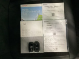 メンテナンスノート【点検整備記録簿・保証書】、取説も揃ってます。スマートキーはバッグなどにしまったままボタン操作でエンジンの始動・停止ができて大変便利です。