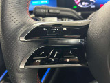メモリー付きパワーシートが装備されている車両はシートの位置・ドアミラーの角度・ハンドルの位置を3名まで記憶出来ます。