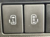【両側パワースライドドア】スマートキーや運転席のスイッチで後席両側スライドドアの開閉が可能♪電動だから力を入れてドアを開ける必要が無く、小さなお子様でも簡単に開け閉めでき快適です♪