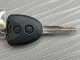 【キーレス】少し離れた場所からでもボタン一つでドアの開錠・施錠ができるのでとっても便利!ドアの鍵穴周りに傷をつけることもありません