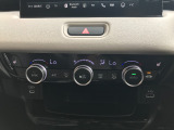 オートエアコン装着車で車内はいつも快適です!