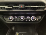ダブルエアコンは、運転席と助手席でそれぞれ異なる温度を設定できます。