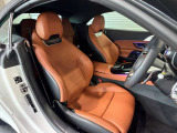 メルセデスのシートは、少し硬めに出来ておりますので、長時間の運転でも疲れにくく、安全にドライビングをお楽しみ頂けます