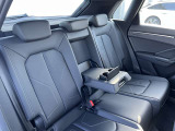 体を支えるためにシートを硬めにしております。長時間の運転でも疲れにくいように、サポート力重視で設計されております。