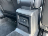 認定中古車の保証期間は販売会社によって異なりますが、AAA東大阪では1年間の長期保証を無償付帯しております。保証の延長も可能でございます。お気軽にお問合せ下さい。
