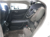 【チップアップ&ダイブダウンシート】はね上げれば高さのある荷物、倒せば長い荷物も収まります。はね上げて、倒して変化するシートで使いやすさをアレンジ。