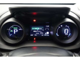 デジタルメーターで、速度がとっても見やすいです!エコな運転がしたいかたはインフォメーションディスプレイで平均燃費の確認もできます!