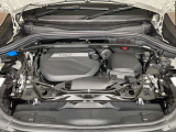 2.0L直列4気筒ディーゼルターボを搭載したxDrive20d。力強いトルクを活かした余裕のある走りと、ロングドライブでの扱いやすさが魅力です。
