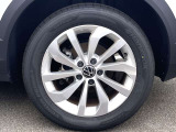 17インチ純正アルミホイール+215/55R17タイヤを装着。