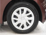 ◆純正ホイール装着車◆シンプルなデザインのホイールキャップ付きです。
