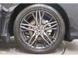 純正のアルミホイールが足元を飾ります!サイズは225/50R18です。