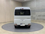 リヤ、後ろから見るとまた車の印象が変わってきますね☆☆