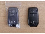 鍵はスマートキータイプです♪ キーをポケットやバックに入れたままで、ドアロックの施錠・解除が出来て、プッシュスタートでエンジン始動も出来ます♪