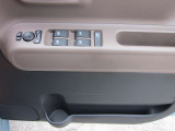 運転席、窓操作部と収納です!