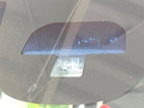 【シティブレーキアクティブシステム】低速走行中に前方の車両等を認識し、衝突しそうな時は警報とブレーキで衝突回避と被害軽減をアシスト。より安全にドライブをお楽しみいただけます。