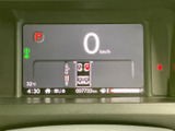 必要な情報をひと目で確認できる、見やすいメーター。直感的な操作で、安全運転をサポートします。