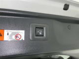 【パワーバックドア】ボタン一つでテールゲートが自動で開閉します。