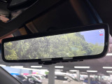 【デジタルインナーミラー】後席の大きな荷物や同乗者で後方が確認しづらい時でも安心!カメラが撮影した車両後方の映像をルームミラー内に表示。クリアな視界で状況の確認が可能です!