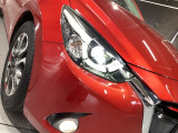 LEDヘッドライト装備!明るい白色光で夜間走行時の高い視認性を確保し、LEDならではの省電力化で低燃費にも貢献しています。