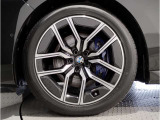 【BMWアロイホイル】軽量かつ強度に拘ったアロイホイル。走行性能ポテンシャルを引き出す設計。車の足元を引き締めてくれる大きなポイントはアロイホイルです。