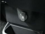◆12V電源ソケット◆スマートフォンの充電等にも便利な電源ソケット!使いやすい場所に装備されています。