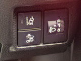 衝突軽減ブレーキや車線逸脱抑制装置も装備しております♪