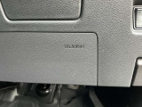 運転席用ニーエアバックを装備