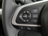 ステアリングスイッチ搭載!ハンドルから手を離さなくても手元のスイッチで音量調節や選曲操作ができます!視線をそらさず操作が出来て大変便利です♪