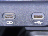 USB端子と充電用USB端子を装備しております。