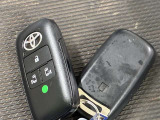 キーを取り出さずにドアを施錠&解錠。クルマの始動も可能です。