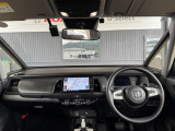 水平基調のインパネにすることで、視界がクリアになり運転もしやすいようになっております♪フロントピラーの面積も少ないので見晴らしがとても良いですよ☆