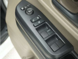 ◆パワーウィンドウスイッチ◆運転席から全席の窓の開閉操作を行うことが出来いつでも換気ができます!