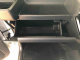 よく使うものが手を伸ばせばすぐ届く、機能面で充実した収納。