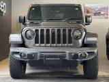 伝統のセブンスロットルグリルが一目でJeepと分かります。