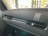 車内を設定温度に保つフルオートエアコンを装備しております。