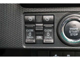 両側電動スライドドアはドアの直接操作以外にも運転席からのスイッチ操作やリモコン操作でも開閉が可能!狭い駐車場などでもドアの開閉が楽々・安心ですね!