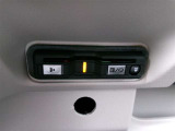 ETC車載器を装備しています。高速道路の料金所もストレスなく通行できます。すっきりとしたビルトインタイプですよ。