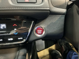 プッシュエンジンスタート/ストップスイッチでキーを差し込むことなく、ワンプッシュでエンジンの始動・停止ができます。