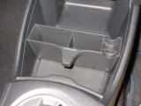 運転席と助手席の間にはドリンクホルダーがあります。取りやすい位置にありますからドライブも楽しくなりますね!