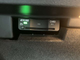 グローボックス内にETCが装備されています。外からは見えませんでのカードを入れたままでも安心です。