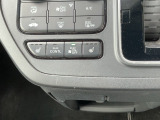 運転席シートと助手席シートにはシートヒーターが付いてます。