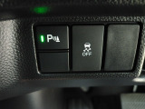 パーキングセンサーや横滑りを防ぐVSA等のスイッチ類は運転席の右側、手の届きやすい位置にあります。