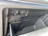ETCはグローブボックス内に綺麗に納められています。