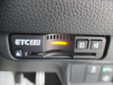 ETC車載器のお写真です。高速道路など、有料道路を通過する際には大変便利な装備ですね♪