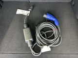 充電ケーブルが付属します。(100V/200V)