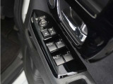 ◆パワーウィンドウスイッチ◆運転席から全席の窓の開閉操作を行うことが出来いつでも換気ができます!
