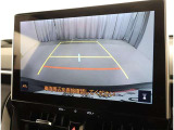 バックガイドモニターで、後方を確認しながら安心して駐車することができます。運転初心者も熟練者も必須の機能ですよ!