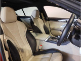 【コックピットシート】BMW車の主役席。車体中央にくる様に配置し車両重心とが一致する事でドライバーと車との一体感あるドライビングを実現。人間工学に基づき形成した形状が長時間のドライブ疲労も軽減します!