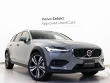 Volvo Cars appで車にリモートアクセスして、空調機能の操作や車の施錠・開錠、ソフトウェア更新などが可能です。エアコンやシートヒーターを操作して、出発前に車内を快適な温度に整えられます。