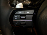 【ステアリングリモコン】ステアリングにオーディオ調節可能なスイッチが装備されていますので運転中でも視線をそらさずにオーディオの調節が可能です!